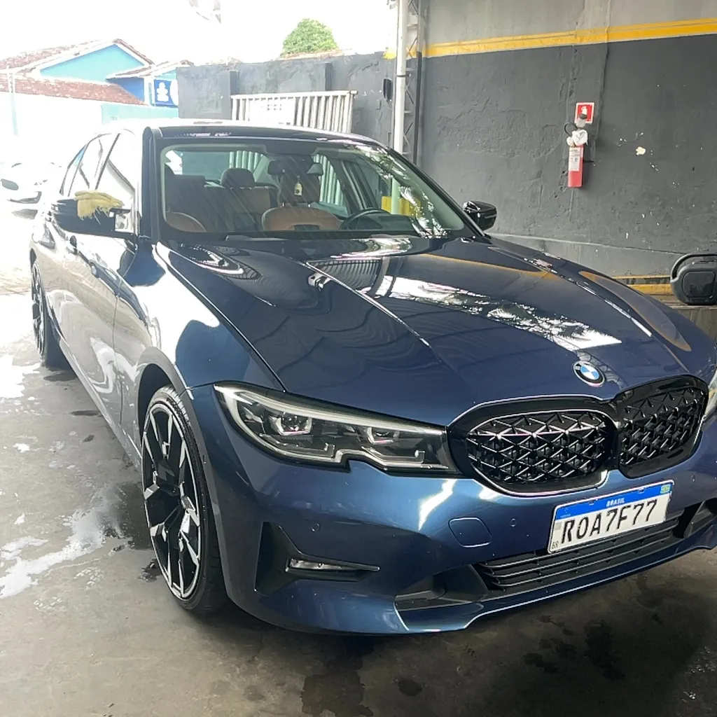 320i